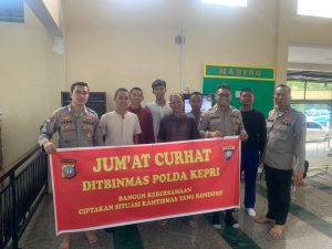 kegiatan Jumat Curhat dalam rangka program beyond trust presisi TW 4 Polda Kepulauan Riau