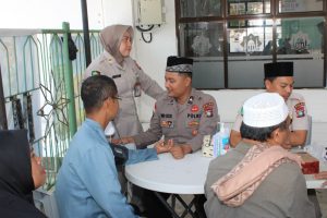 Jumat Berkah, Biddokkes Polda Kepri dan RS Bhayangkara Batam Gelar Baktikes dan Bansos di Masjid As Sa’diyah