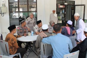 Jumat Berkah, Biddokkes Polda Kepri dan RS Bhayangkara Batam Gelar Baktikes dan Bansos di Masjid As Sa’diyah