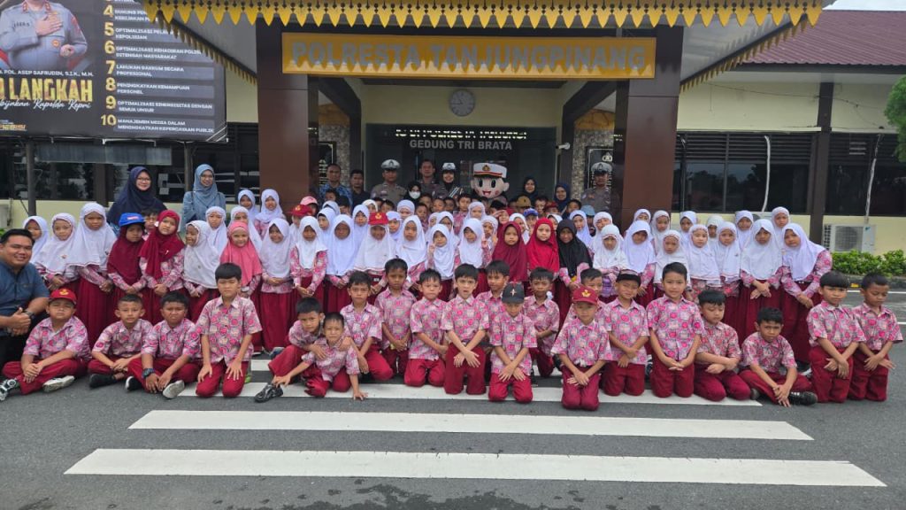 Satlantas Polresta Tanjungpinang Gelar Polisi Sahabat Anak, Berikan Edukasi Tertib Berlalu Lintas – PID Polda Kepri