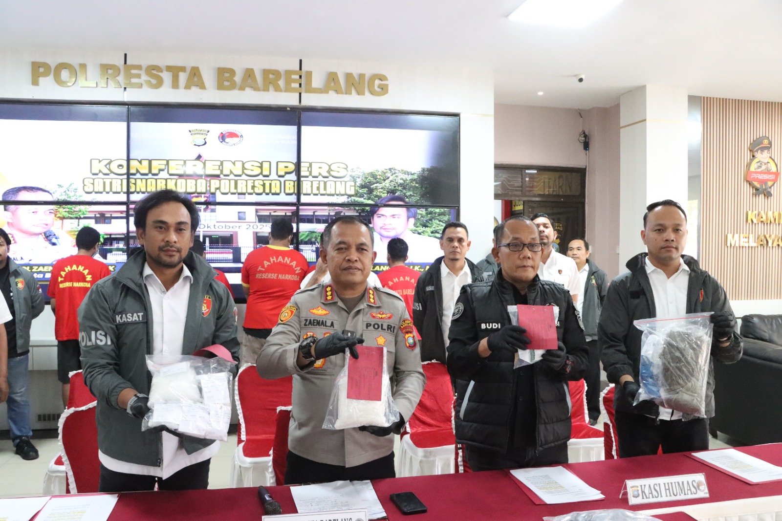 Konferensi Pers Polresta Barelang Ungkap Dua Kasus Besar Narkotika Jenis Sabu dan Ganja di Bulan Oktober 2025