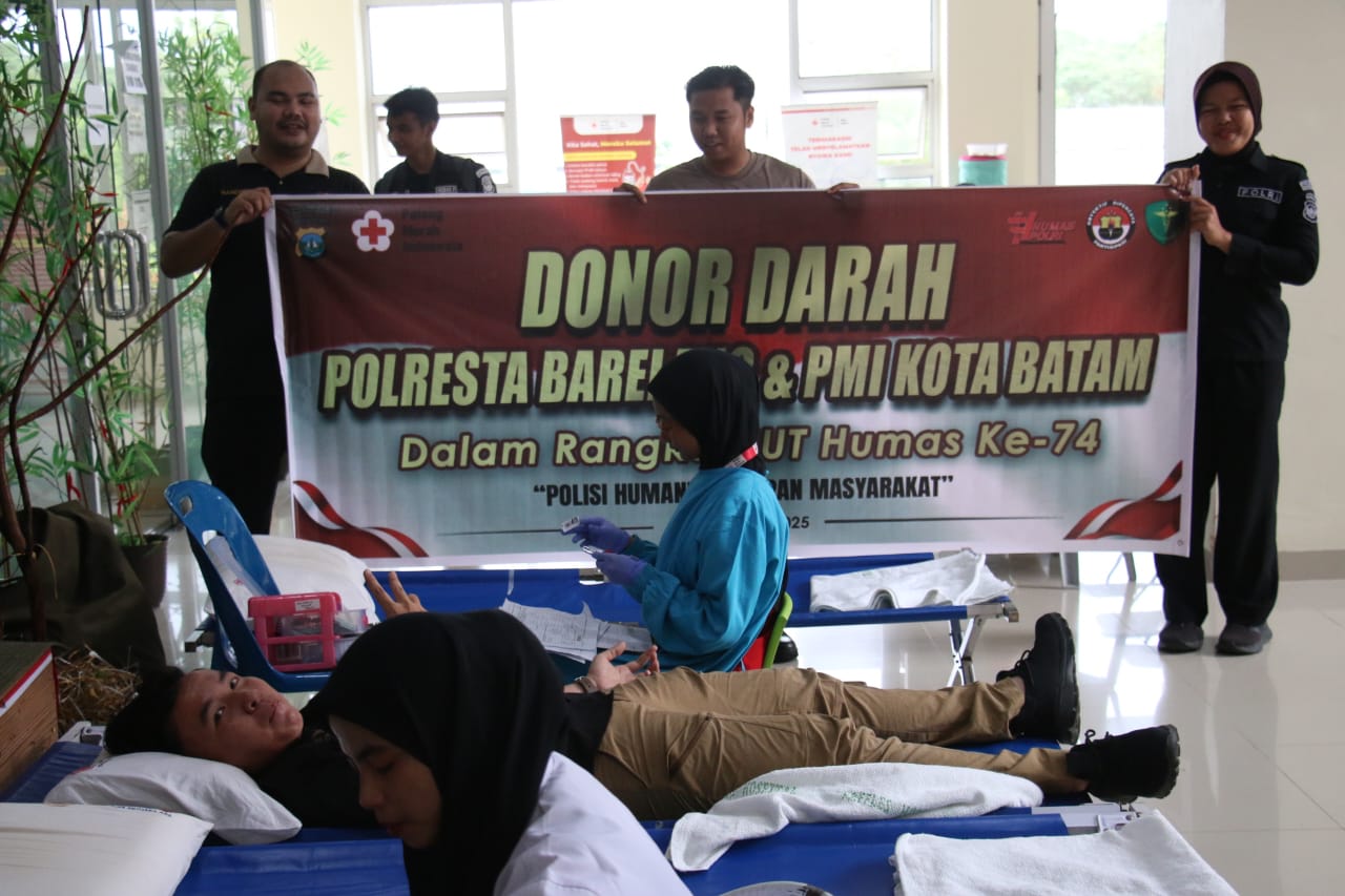 Polresta Barelang Ikuti Kegiatan Donor Darah Dalam Rangka Hari Jadi Ke-74 Humas Polri Bersama Polda Kepri Dan Insan Media