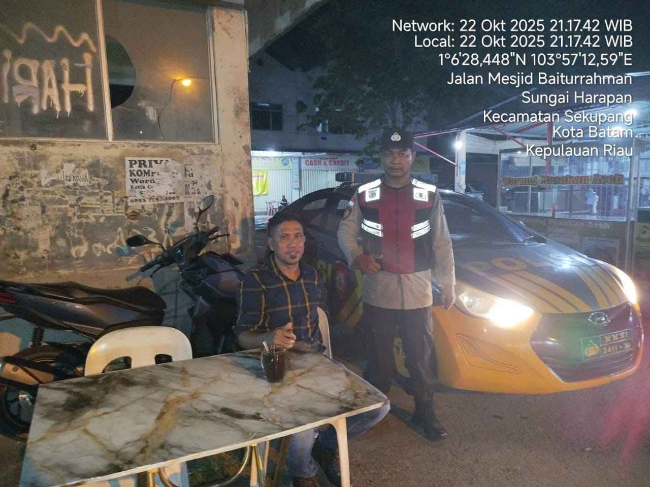 Polsek Sekupang Laksanakan Patroli Jalan Kaki Untuk Ciptakan Situasi Aman Dan Kondusif Di Kota Batam