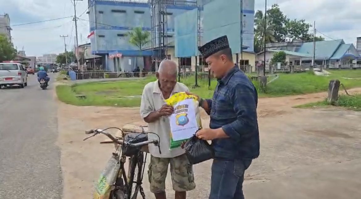 Jumat Berkah Polres Lingga: Wujud Kepedulian Polri bagi Warga Kecamatan Singkep