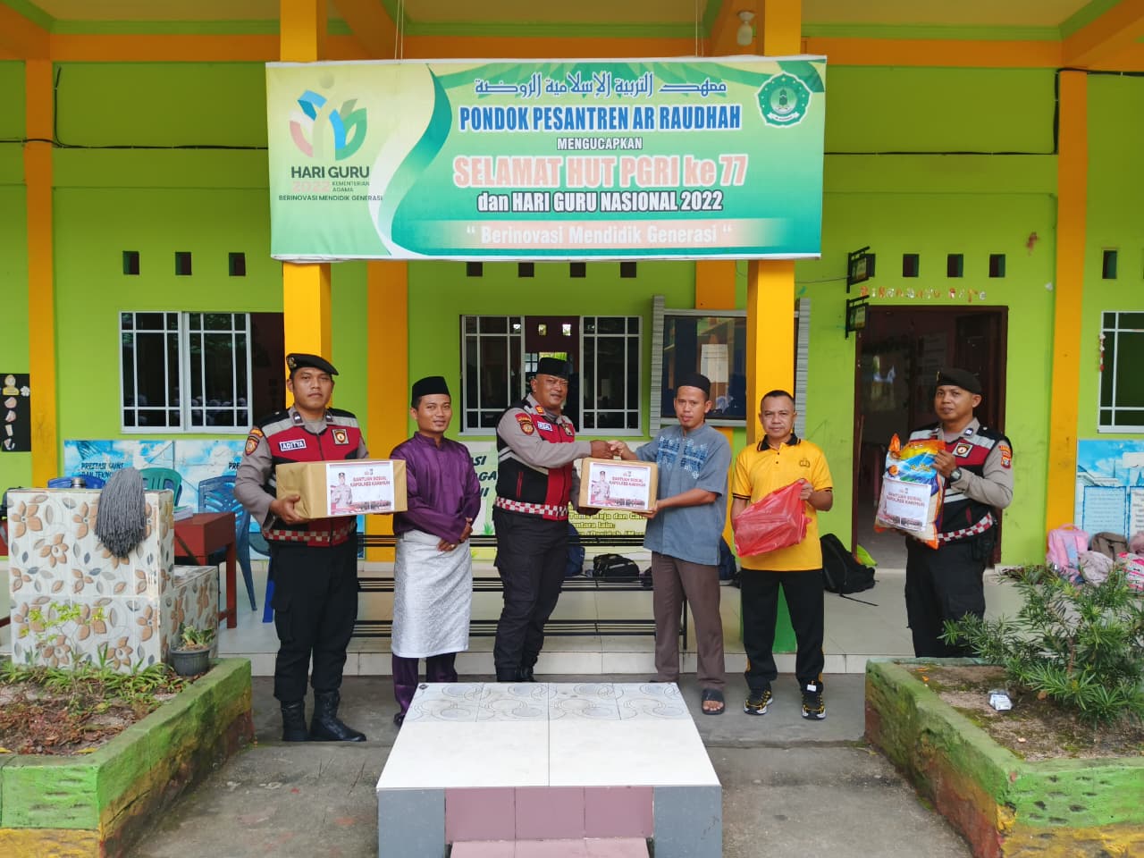 Jumat Berkah, Polres Karimun dan Jajaran Salurkan Bantuan Tali Asih