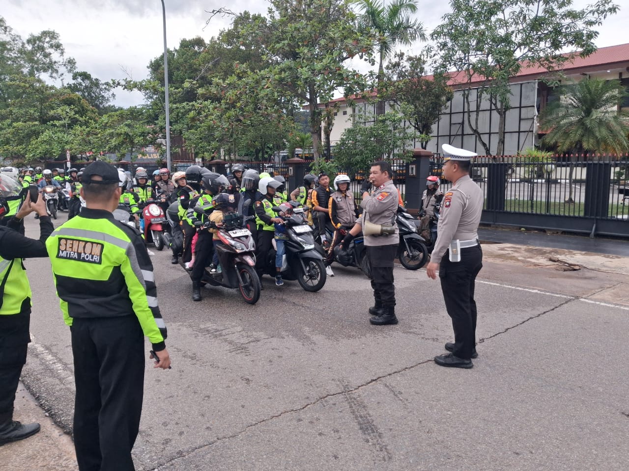 Pelepasan Touring Safety Reading Batam To Pinang Dalam Rangka Hari Sumpah Pemuda, Kapolresta Barelang Ajak Masyarakat Jadi Pelopor Keselamatan Berlalu Lintas