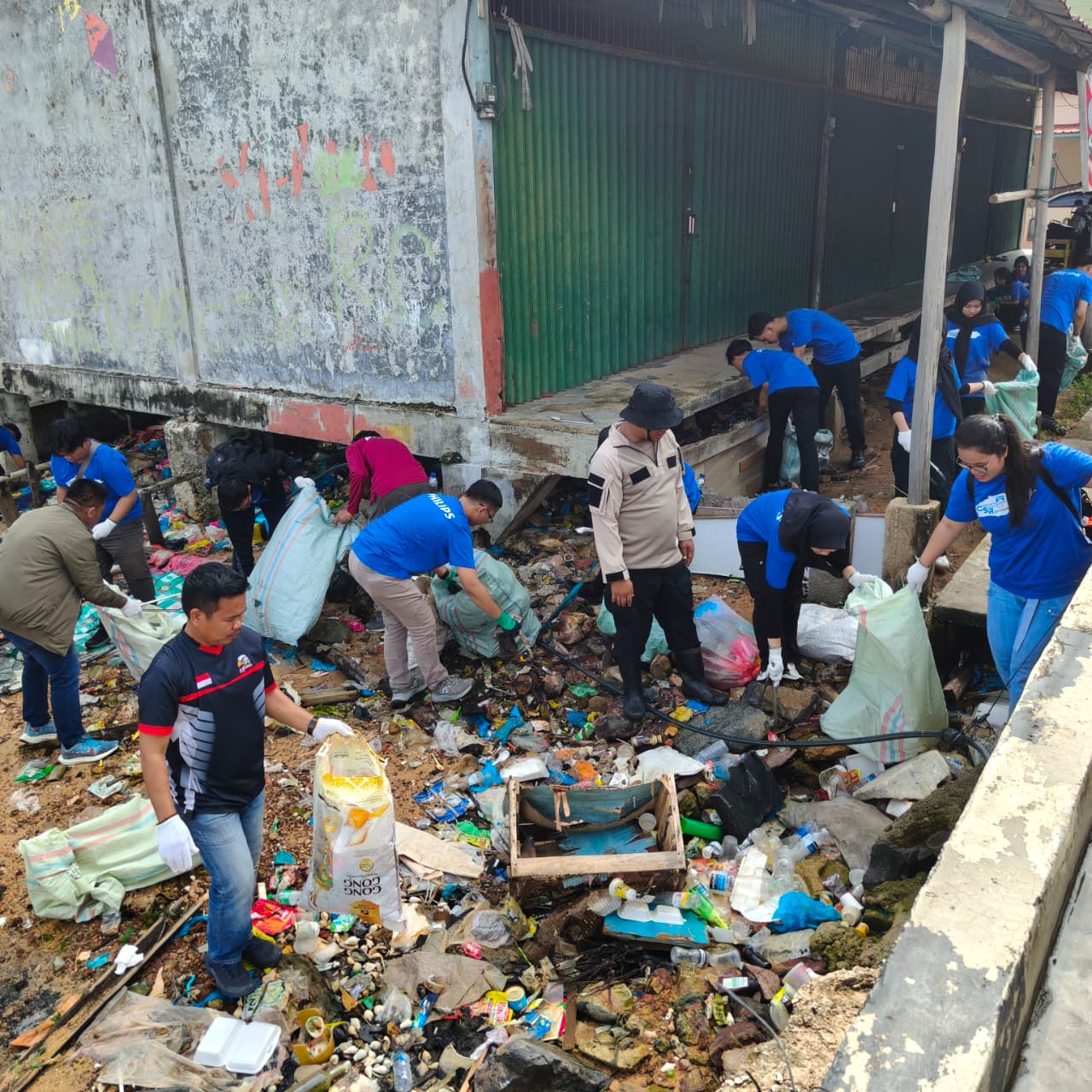 Polsek Sekupang Polresta Barelang Berpartisipasi Dalam World Cleanup Day Batam 2025 Menuju Indonesia Bersih
